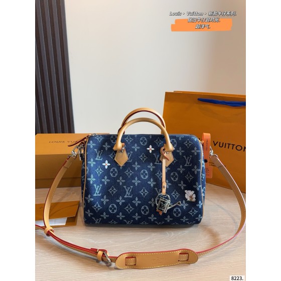 配礼盒🎁.
LV speedy 枕头包
 logo超级耐看
质感气质拉满
大气，休闲百搭，也