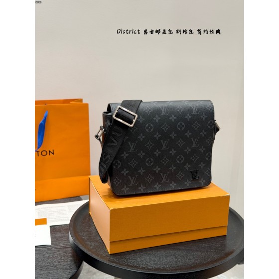 LV District men's messenger bag crossbody bag, made of classic DamierGraphite PVC material, with a high-end texture and durability