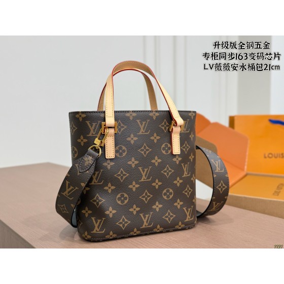 Rolex Daytona

Rolex's best-selling classic Daytona series automatic mechanical movement
The case material of the 40mm watch is made of 9