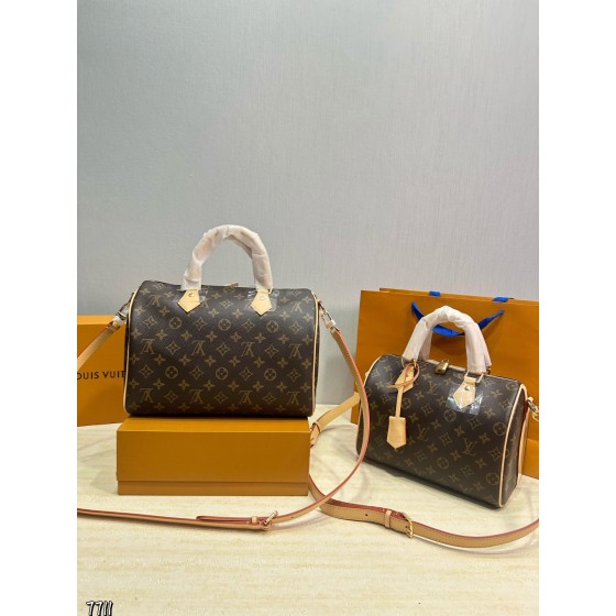 Rolex Daytona

Rolex's best-selling classic Daytona series automatic mechanical movement
The case material of the 40mm watch is made of 9