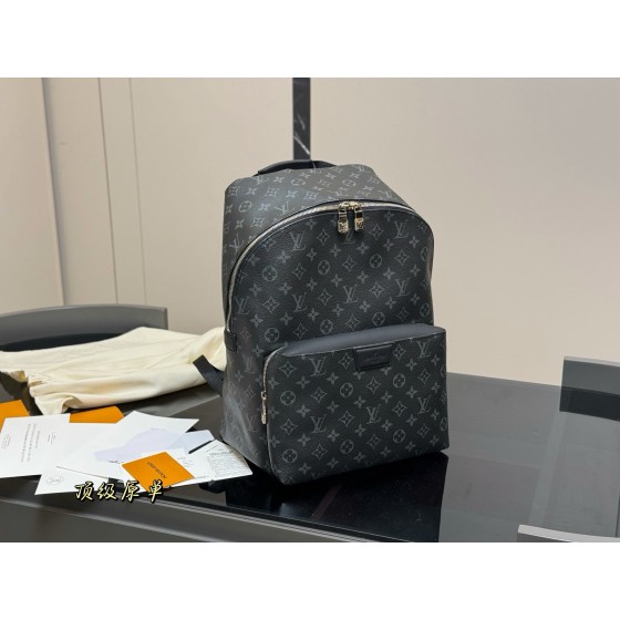 Rolex Daytona

Rolex's best-selling classic Daytona series automatic mechanical movement
The case material of the 40mm watch is made of 9