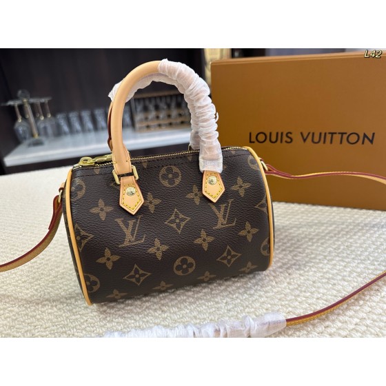 Rolex Daytona

Rolex's best-selling classic Daytona series automatic mechanical movement
The case material of the 40mm watch is made of 9