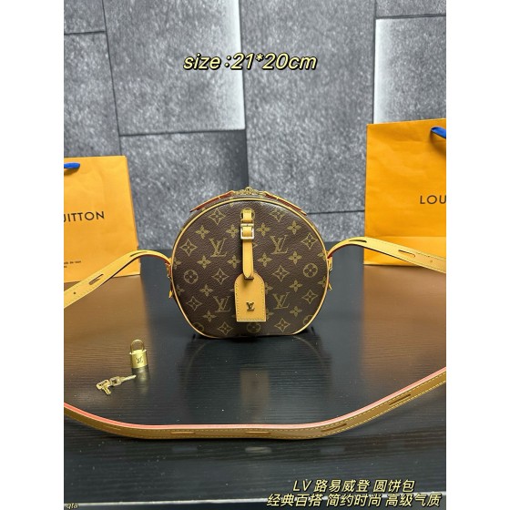 Rolex Daytona

Rolex's best-selling classic Daytona series automatic mechanical movement
The case material of the 40mm watch is made of 9