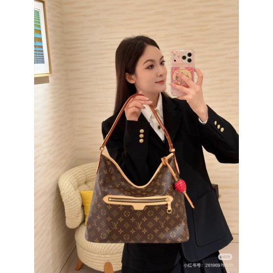 Rolex GMT


The best-selling Rolex GMT two-tone ceramic model is made with high-precision high-temperature one-piece firing technology and fully automatic mechanical equipment