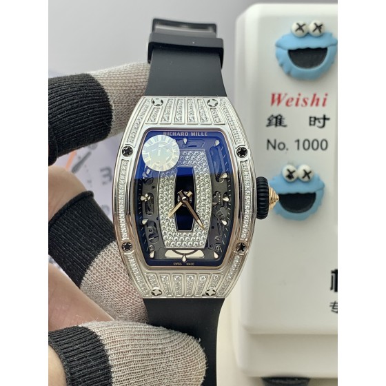 The "Goddess of the watch world" Richard Mille RM07-1 Red and Black Lip series
The barrel-shaped case features smooth and elegant lines. It fits the wrist well and is comfortable to wear