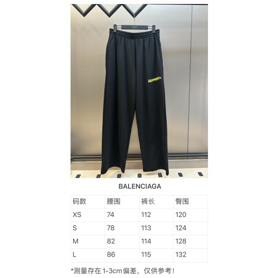 Paris Messy Spray Yellow Tape Sport trousers

The middle waist has an elastic waistline, two slanted pockets on the sides, and the left leg is decorated with messy