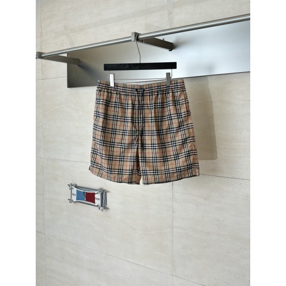 Burberry R */ Burberry Classic Vintage checkered drawstring casual shorts

Adopt the brand's signature Vintage