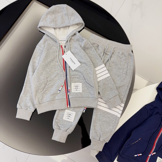 TB high-end children's clothing, boys' and girls' sets, made of pure cotton and wool loop fabric, comfortable and good-looking to wear. Sizes: 90/100/110/120/130