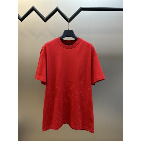 Lv fleece printed round-neck short-sleeved shirt

Lightweight cotton knitted fabric, made of 12-count fine cotton plain weave fabric, with a weight of 230g/㎡. Paired with 32 pieces
