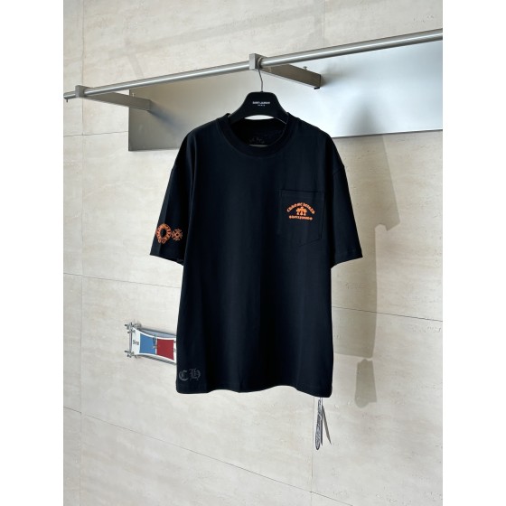 Chrome Heart*/ Chrome Heart Hollywood Limited Edition Pocket Print Short-sleeved T-shirt

The left chest pocket features an orange arc